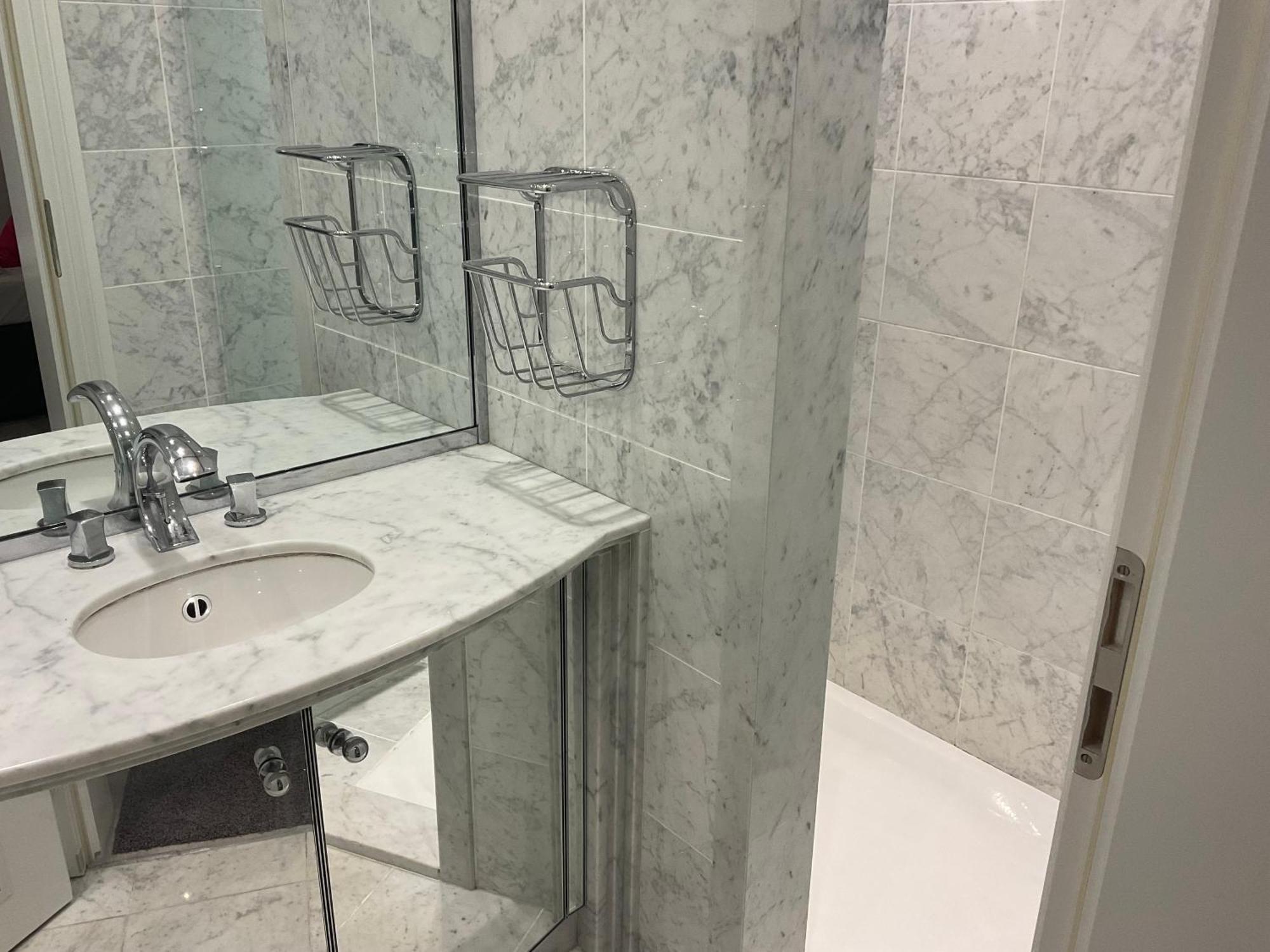 Hotel Suite-home Expo Messe 2*